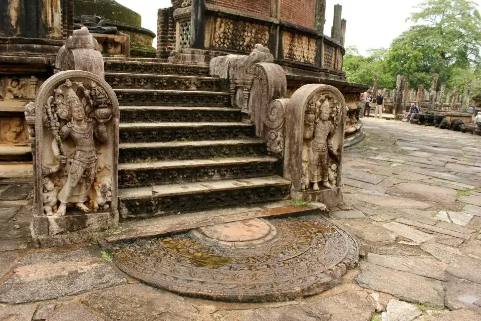 Polonnaruwa ancient city image 2
