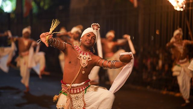 Dambulla / Temple of the Tooth / Cultural Dance / Kandy