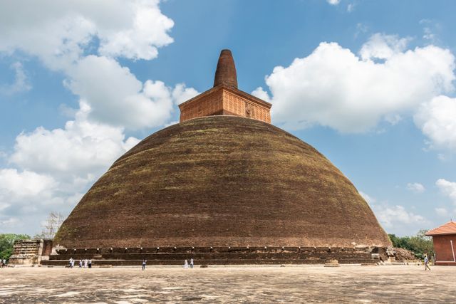 Anuradhapura Cultural Sites / Polonnaruwa / Sigiriya