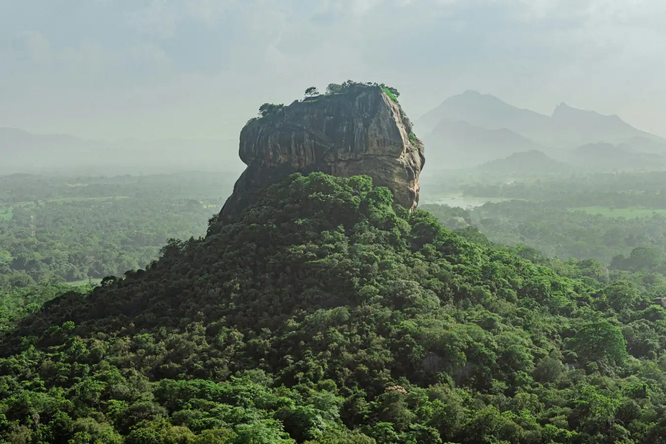 Airport / Sigiriya
